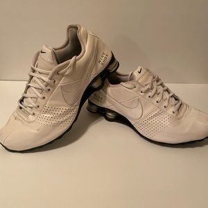 Nike Shox- White/ Metallic